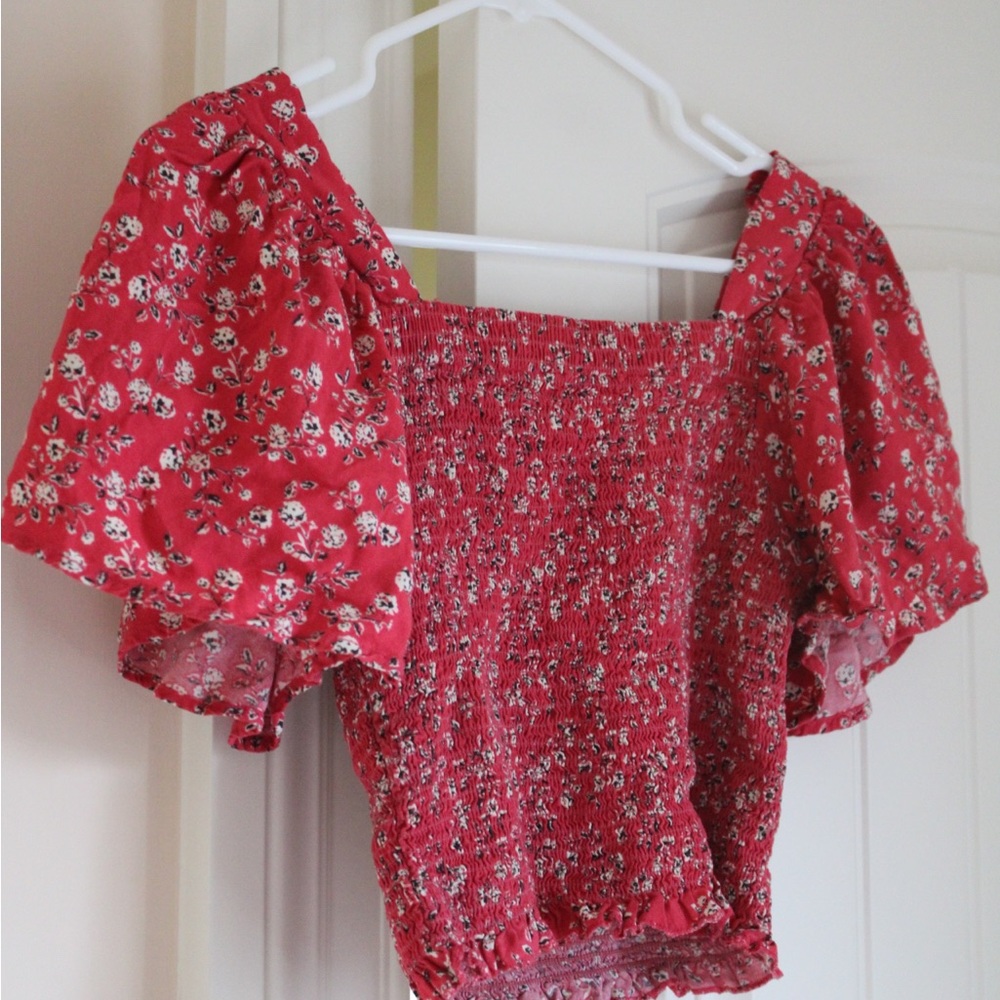 Like New Fitted Cropped Top With Flowy Sleeves | Size S
